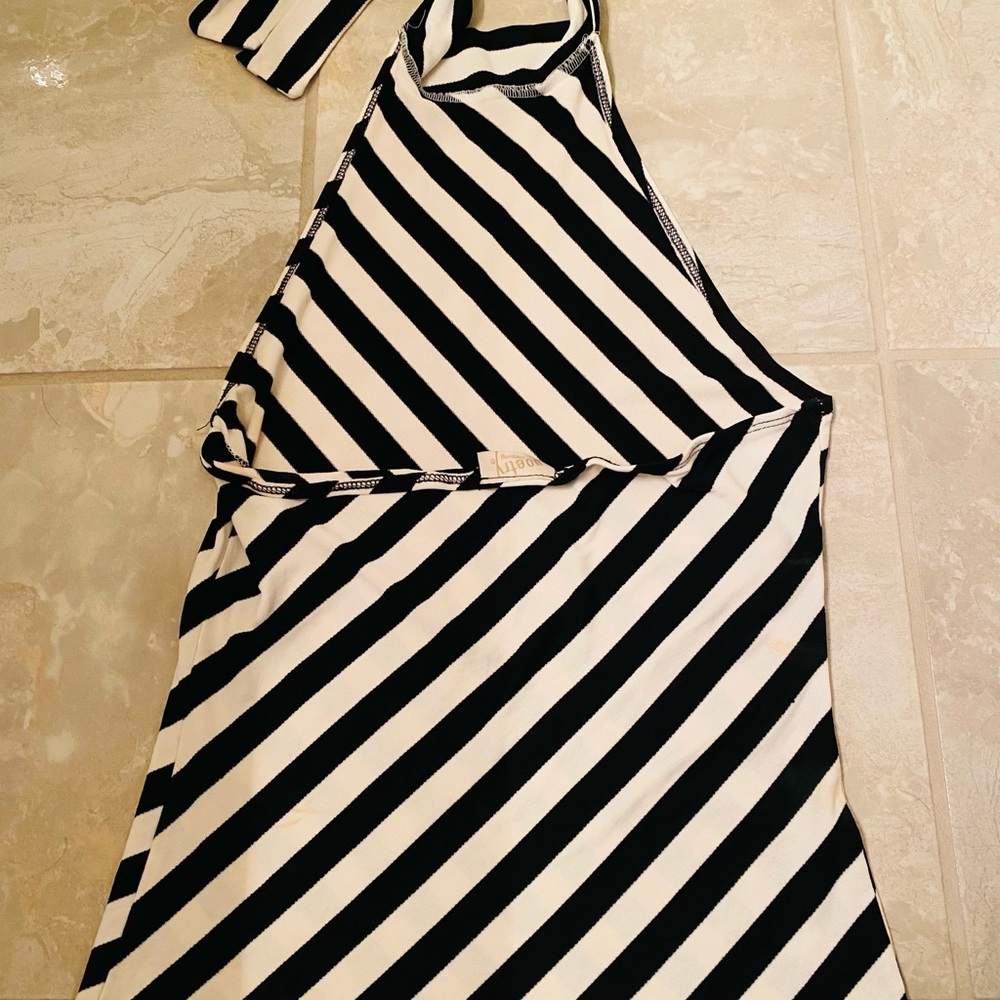 Halter top - Picture 2 of 4